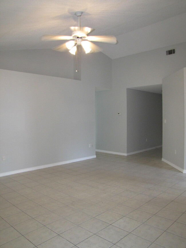 Building Photo - 2809 Geronimo Dr