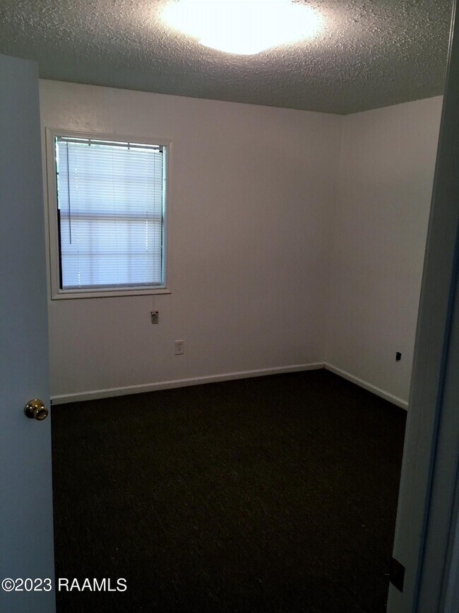 Building Photo - 106 Rue Royale Rue