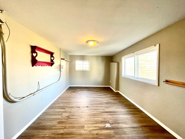 Building Photo - Mountain View Bungalow w/Garage and A/C