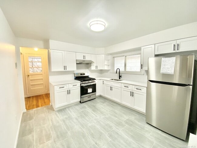 Building Photo - 54-20 Kissena Blvd