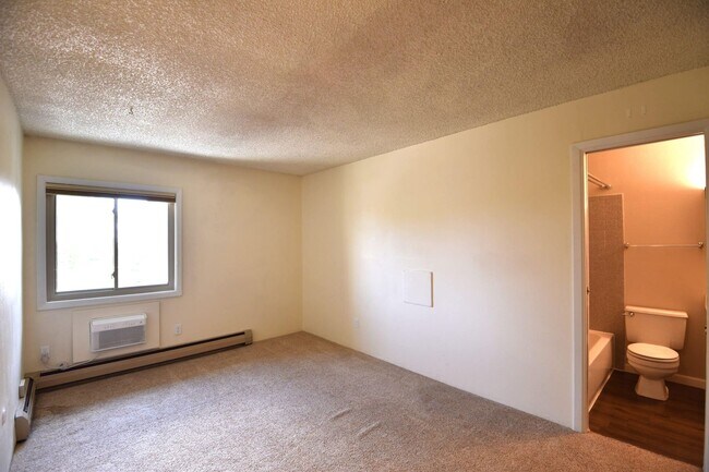 Building Photo - 3 Bedroom, 2 Bathroom Penthouse Condo in North Boulder.