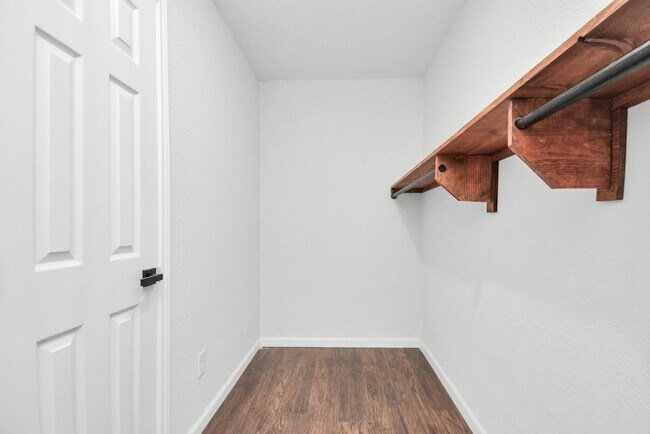 Building Photo - 262 1/2 De Boll Street Unit