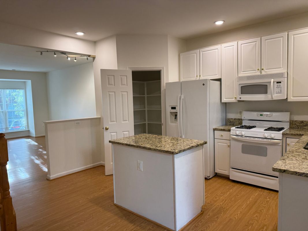 Building Photo - 2427 Dew Meadow Ct