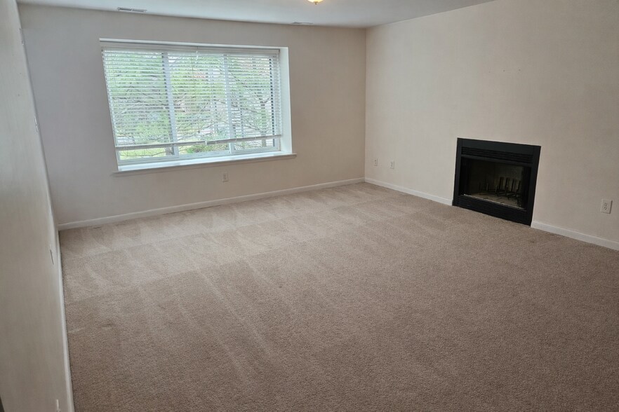 Building Photo - 4711B Dunbarton Rd