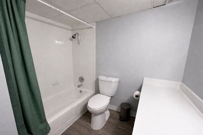 Building Photo - 505 N Rock Rd