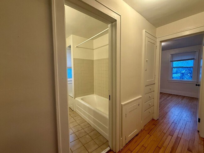 Building Photo - 335/337 Ardmore Dr