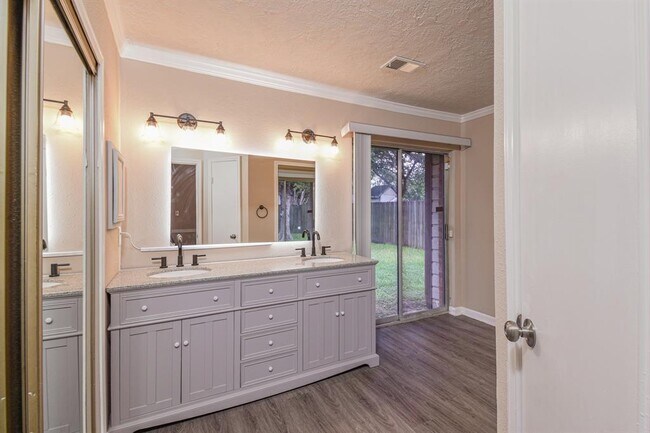 Building Photo - 15903 N Trace Dr