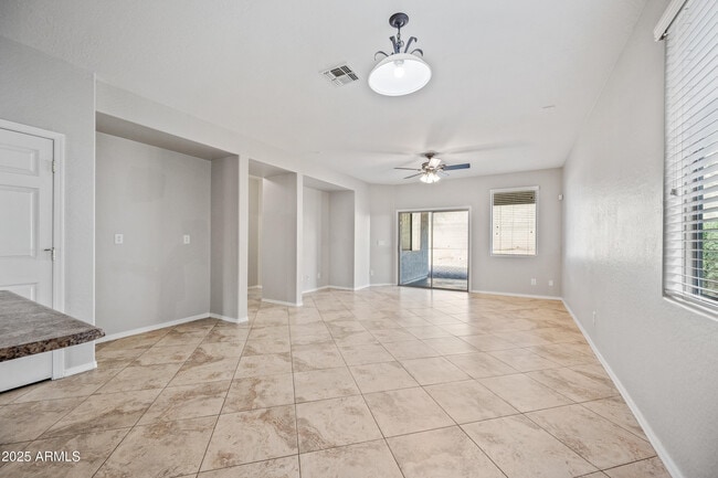 Building Photo - 3738 W Memorial Dr