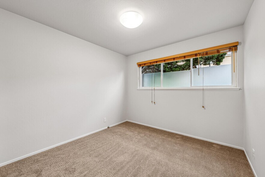 Building Photo - 2073 Key Blvd