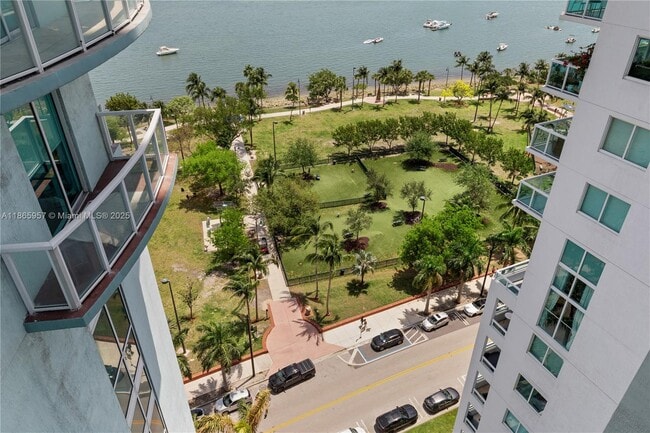 Building Photo - 1900 N Bayshore Dr