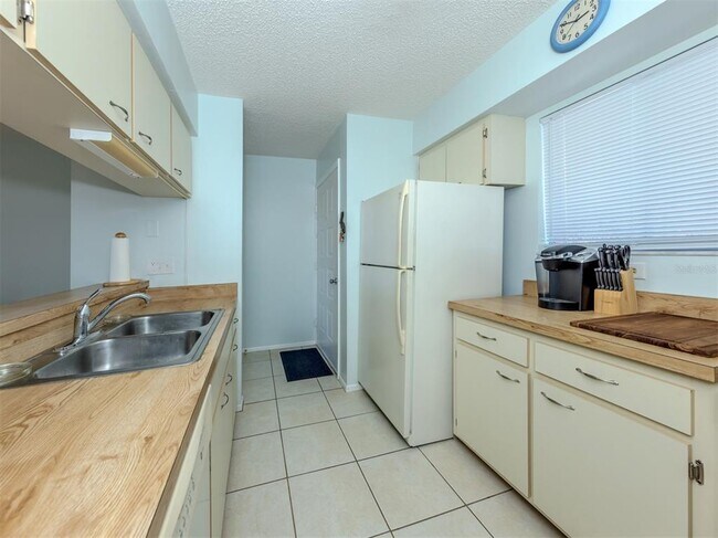 Building Photo - 217 Airport Ave W