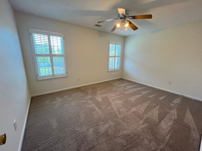 Building Photo - 1513 Clarendon Way