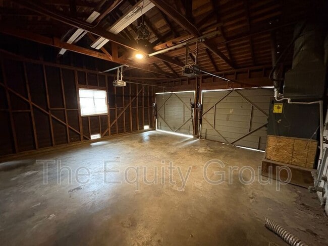 Building Photo - 1044 S Linda Vista St