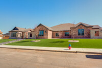 Building Photo - 2512 N Meadow Dr