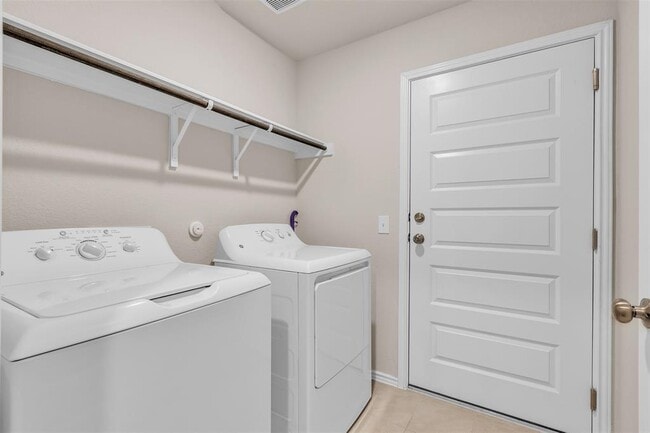 Building Photo - 9200 Furman Dr