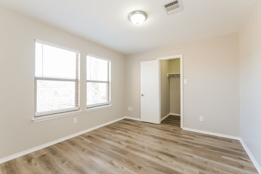 Building Photo - 5403 S Hearsey Dr