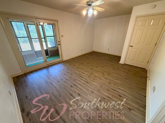 Building Photo - 2 bedroom 2 bath well maintained home close to city park!
