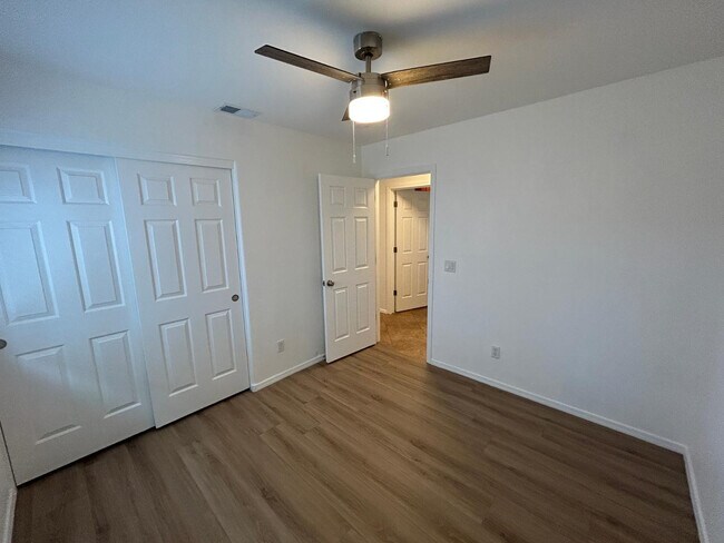Building Photo - 3126 W Zachary Dr