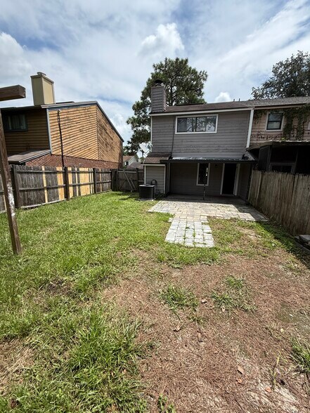 Building Photo - 11242 Shady Glen Dr