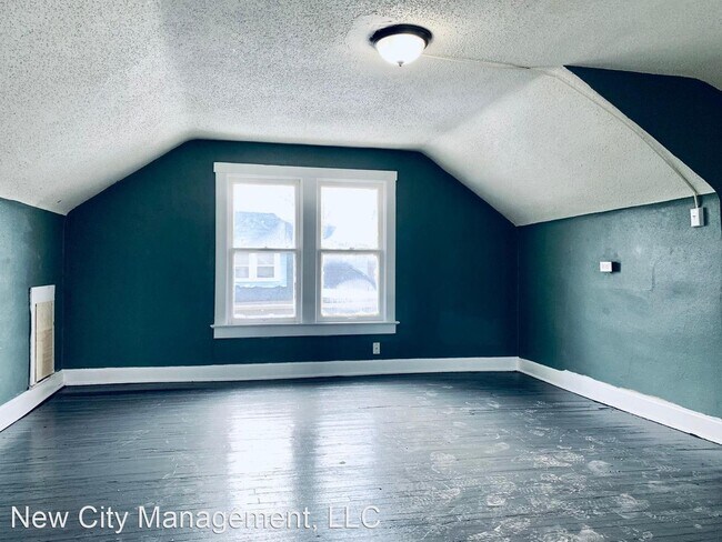 Building Photo - 4 br, 2 bath House - 3331 South Benton Avenue