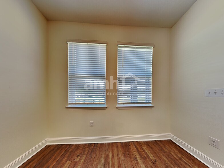 Building Photo - 27581 St Andrews Ave