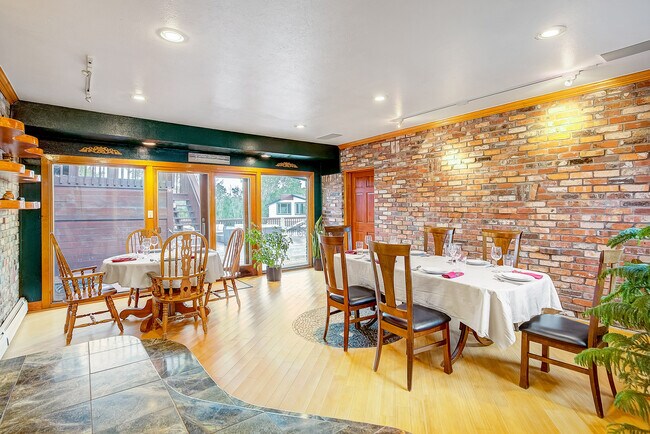 Building Photo - 8280 Queen St