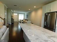 Building Photo - 16740 River View Cir