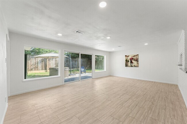 Building Photo - 5010 W 43rd St