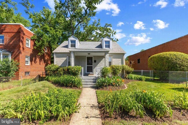Building Photo - 530 E Alexandria Ave