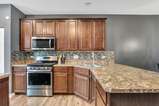 Building Photo - 214 Lionel Dr