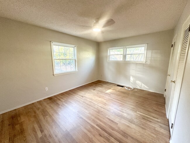 Building Photo - 9071 Paradise Park Dr