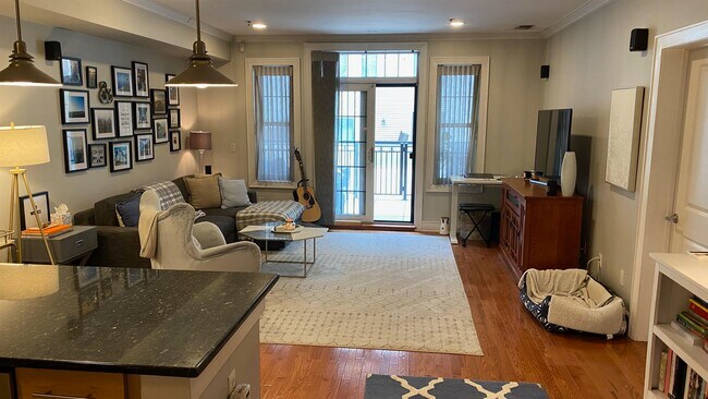 Building Photo - 904 Jefferson St