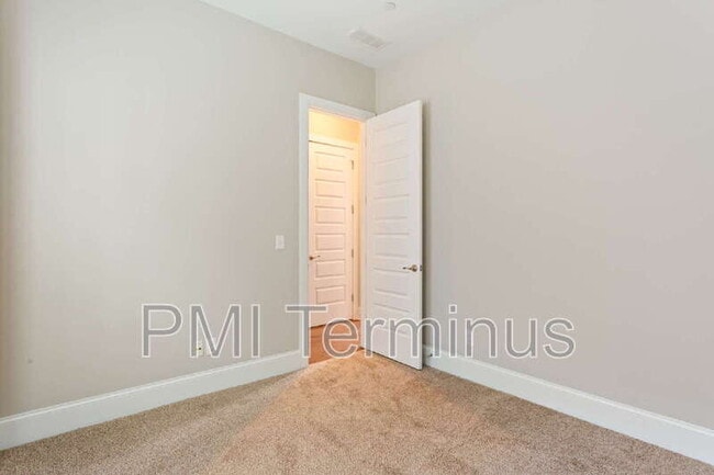 Building Photo - 609 Broadview Terrace NE