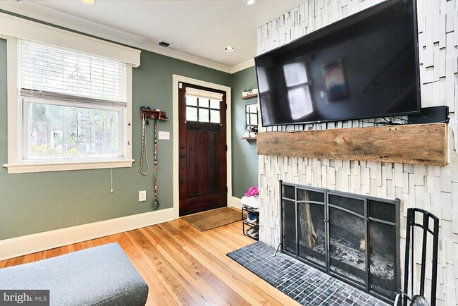 Building Photo - 1724 E St NE