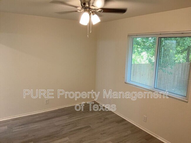 Building Photo - 417-418 Parkhill Cv
