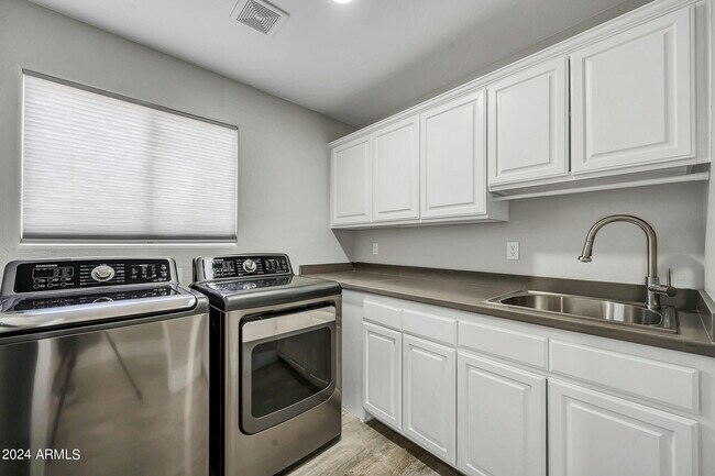Building Photo - 28873 N 111th Pl