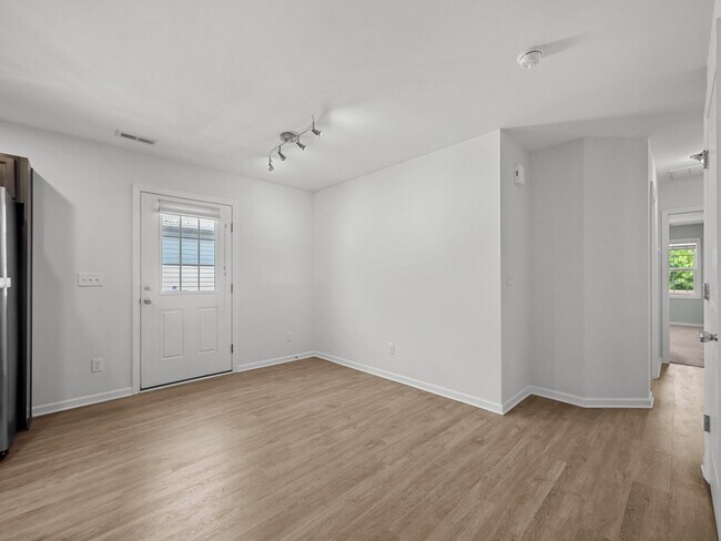 Dining Area - 139A James Ave