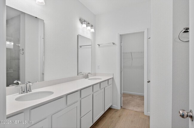 Building Photo - 7159 Pine River Ct
