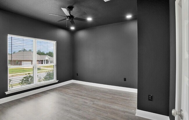 Building Photo - 30872 Semper Dr