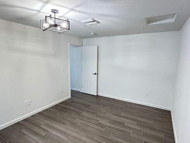 Building Photo - Remodeled Home Near Downtown Chandler!