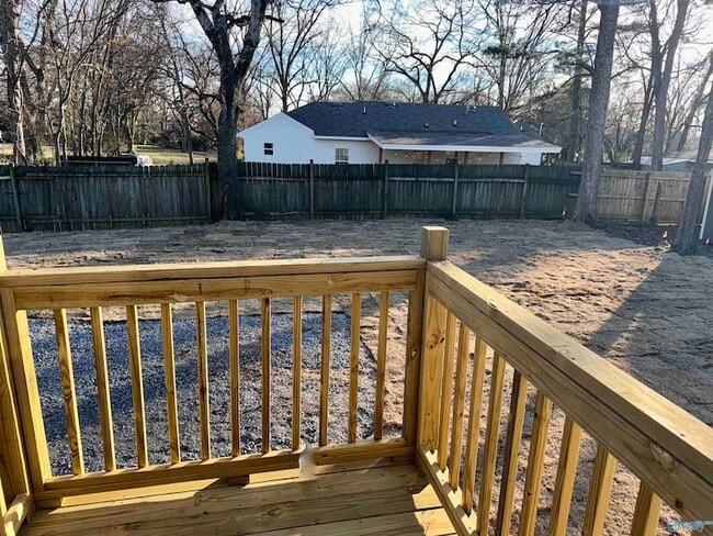 Building Photo - 412 Pearl St SW