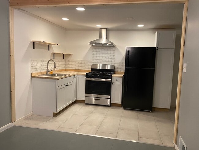 Kitchen - 1105 Sundown St