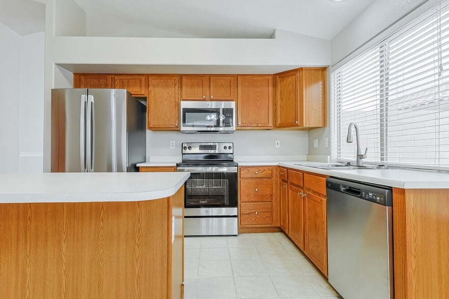 Building Photo - 9339 E Posada Ave