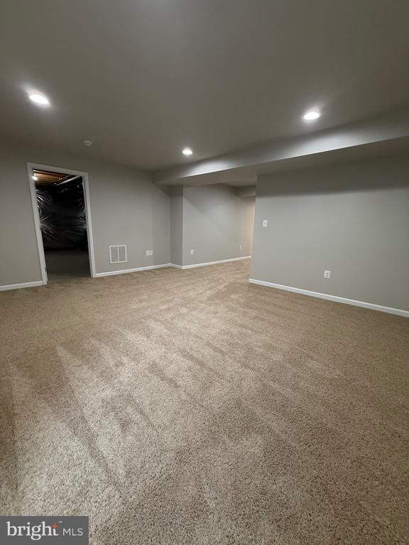 Building Photo - 9411 Wood Creek Cir
