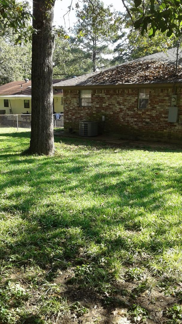 Building Photo - NICE BRICK HOME IN SOUTHERN HILLS PARK