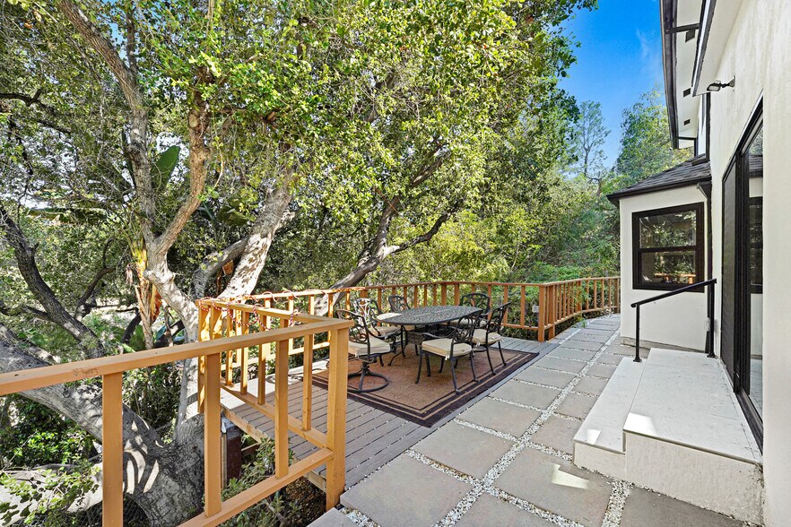 Building Photo - 4611 Louise Ave