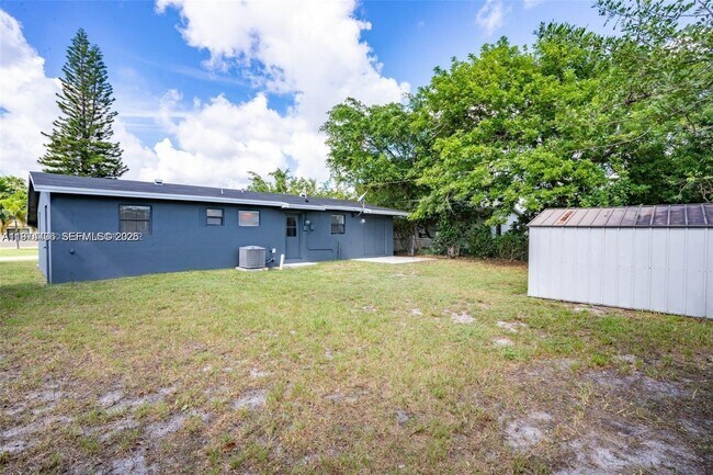 Building Photo - 650 SW 29th Ave