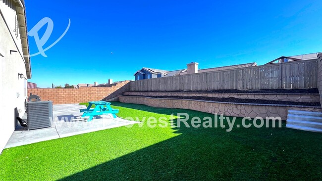 Building Photo - 4 Bed, 2 Bath Victorville Home w/Solar Inc...