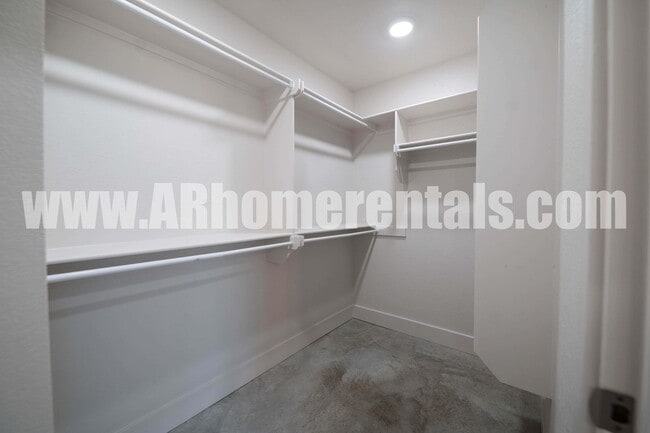 Building Photo - 29 John Ross Dr