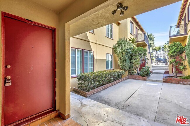Building Photo - 3559 Sawtelle Blvd